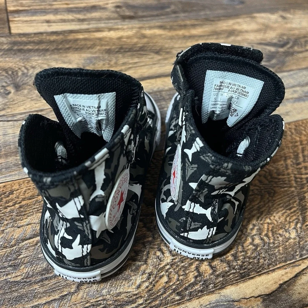 Converse All Star Kids Chuck Taylors High Top Sneakers Toddlers Sz 5 Sharks